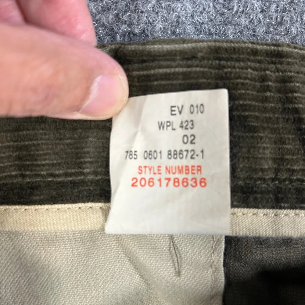 Dockers Recode Men's Olive Corduroy Pleated Cuffed Relaxed Fit Pants W34 L32 VTG - Picture 6 of 9